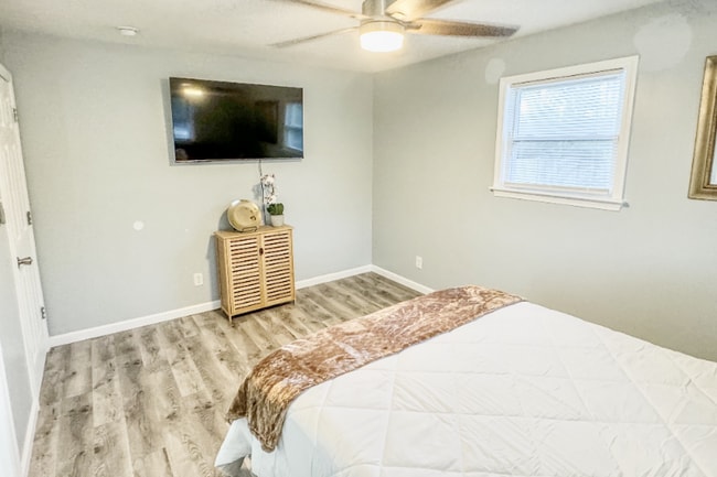 618 Troy St, Durham, NC 27703 - photo 7