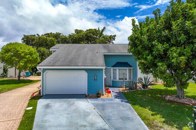 Some homes in High Ridge have smaller, more modest yards.