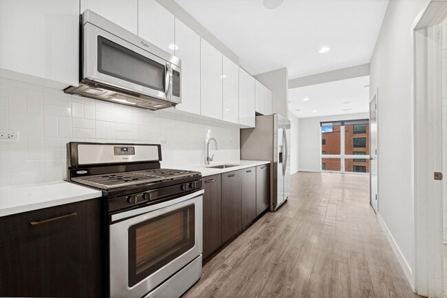 819 W Cuyler Ave, Chicago, IL 60613 - photo 2