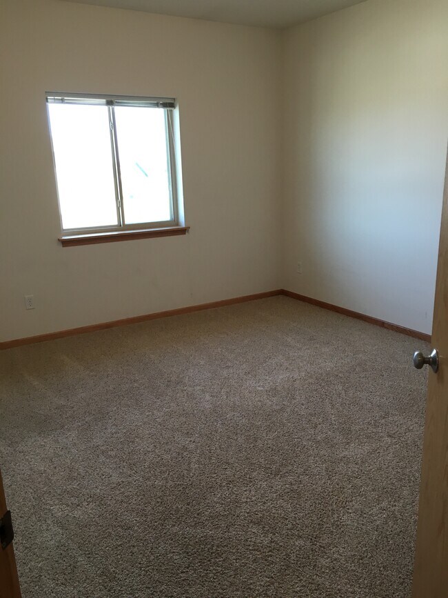 121 Aspen Ln unit 10, Hills, IA 52235 - photo 7