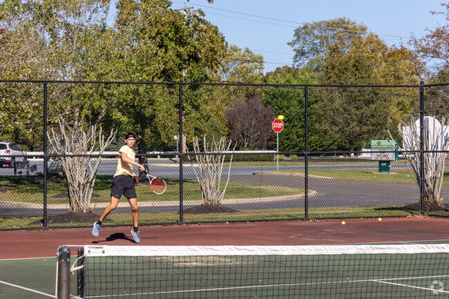 Galloway shares amenities with nearby Smithville.