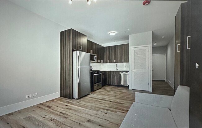1539 W Howard St unit 410, Chicago, IL 60626 - photo 2