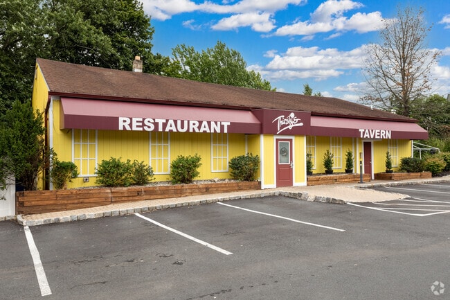 Thirsty's Restaurant in Branchburg Township for old-school American comfort foods & cocktails.