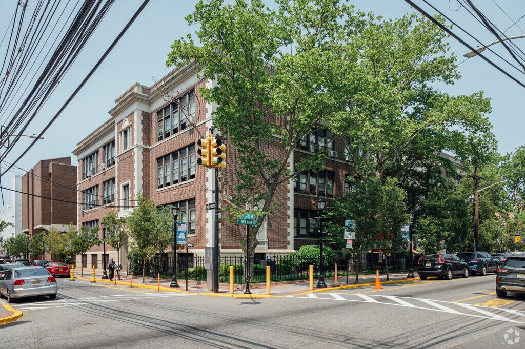 Washington Elementary School is located in Union City, New Jersey promoting critical thinking.