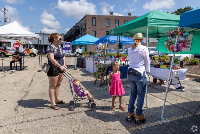 Midtown Farmer's Market near CMC provides a great spot to enjoy the fresh produce.