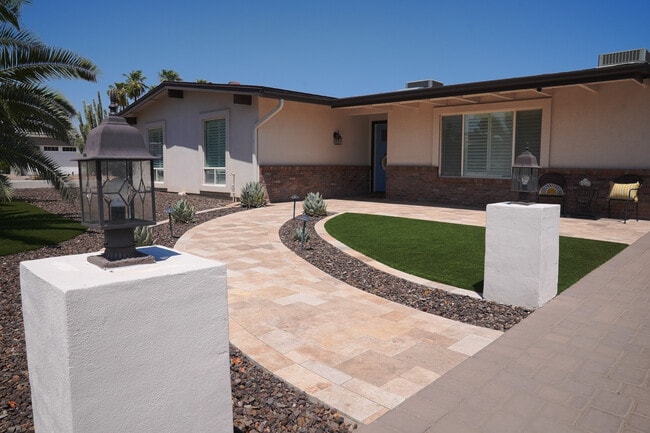 2526 E Mercer Ln, Phoenix, AZ 85028 - photo 2