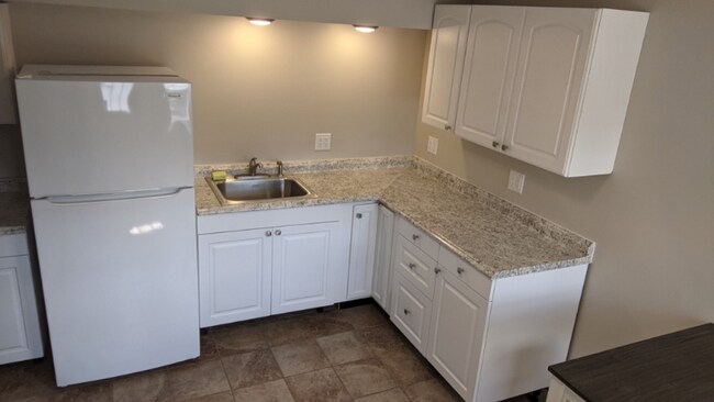 27 W Hill Terrace unit 27B, Naugatuck, CT 06770 - photo 5