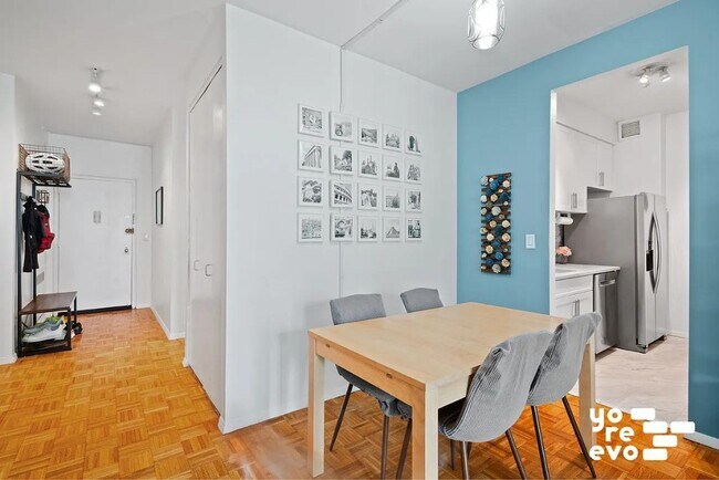 Hudson Tower unit 3Q, New York, NY 10280 - photo 5