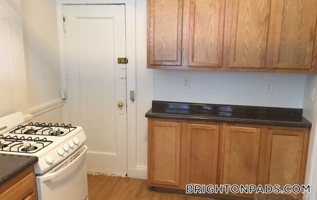 116 Washington St unit 2, Boston, MA 02121 - photo 2