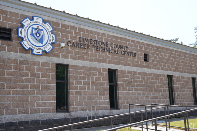 Limestone Co Area Voc Tech offers students a Career Technical Center.