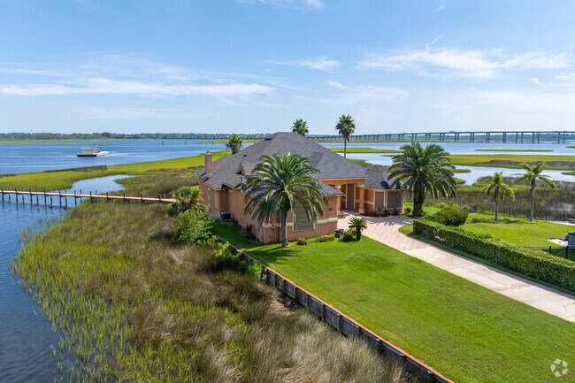 Residents of Isle of Palms enjoy a relaxed life on the waterfront.