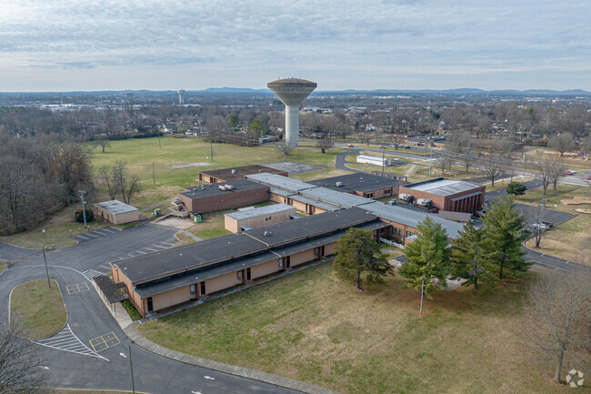 Mitchell-Neilson School has a student to teacher ratio of 13 to 1.