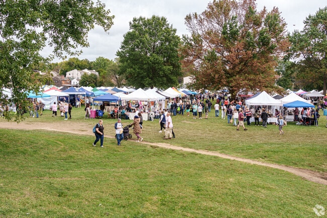 Art on the Green is an annual festival in New Castle, DE since 1971.