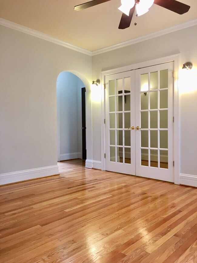 Clarence & Harrison Apartments, Oak Park, IL 60304 - photo 2