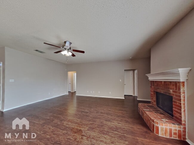 1801 Bertram Dr, Mansfield, TX 76063 - photo 3