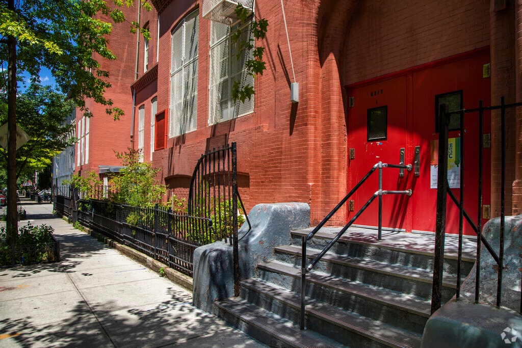 Welcome to PS 110 in the Greenpoint neighborhood.