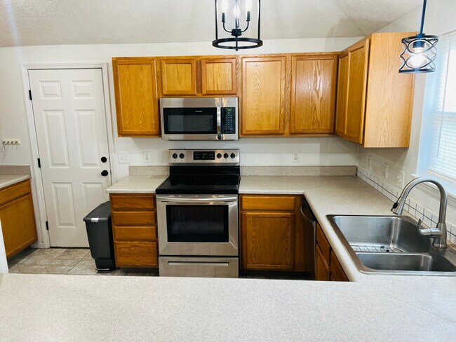 4557 Butler Ave, Omaha, NE 68104 - photo 5