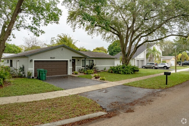 Ranch-style homes are a common sight in Flamingo Gardens.