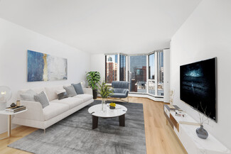 55 W Chestnut St, Chicago, IL 60610