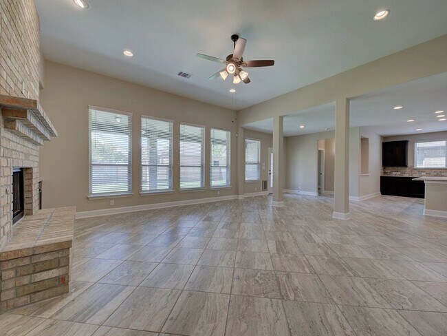 113 Annette Dr unit 36501073, Castroville, TX 78009 - photo 4