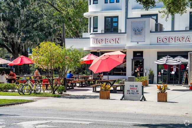 Big Bon Bodega is known for its menu of pizza and bagels.