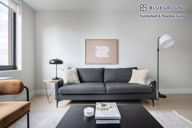 225 E 95th St unit FL27-ID1118, New York, NY 10128 - photo 3