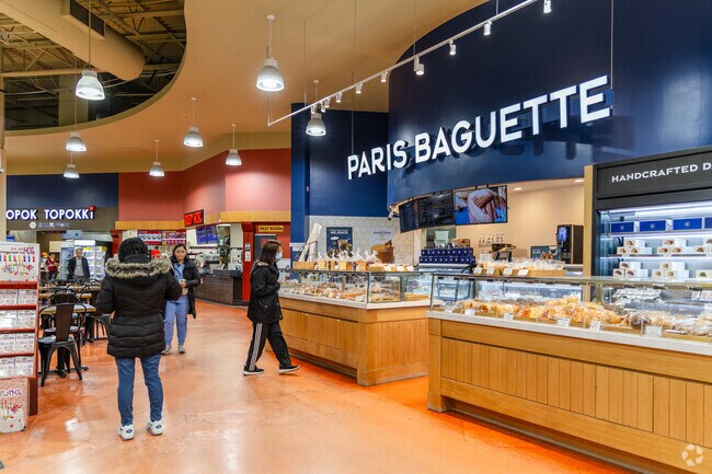 The popular Paris Baguette serves tasty pastries in Lawrencewood Gardens.