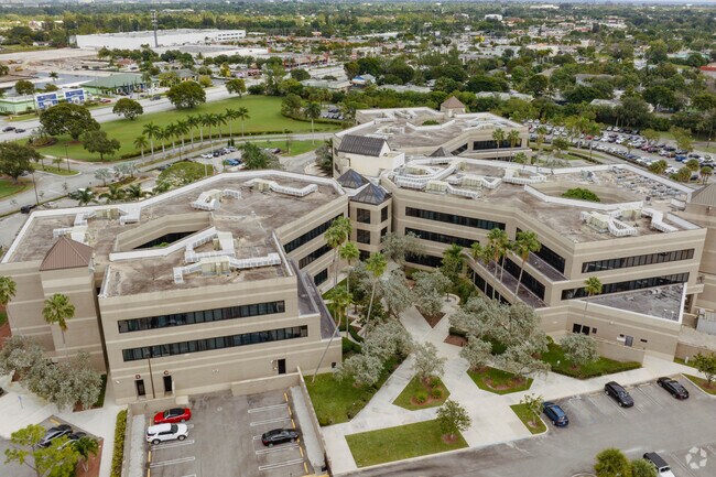 The school enrolls 10% disadvantaged students.