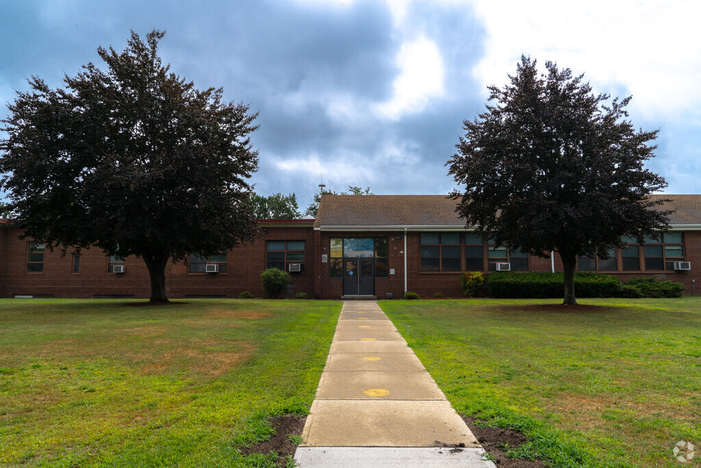 Helen I. Smith Elementary School serves students living in Saddle Brook, New Jersey.