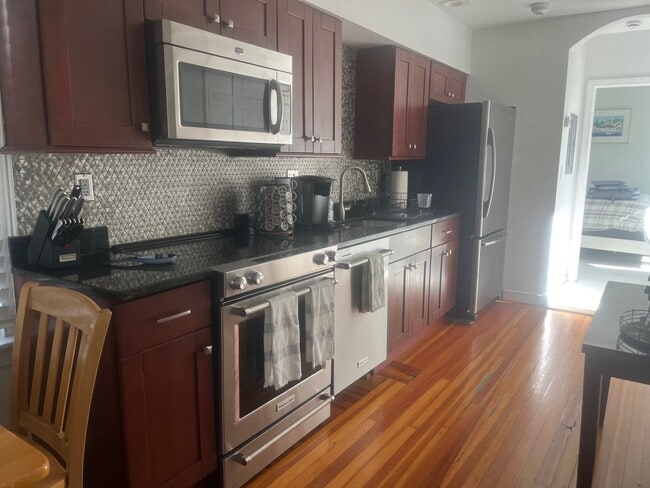 404 Thames St unit 3, Newport, RI 02840 - photo 3