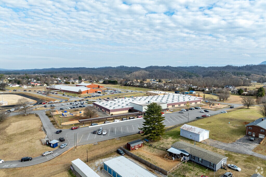 Seymour Primary School received a grade of C+ on Niche.