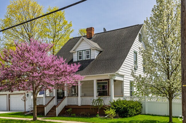 Affordable bungalow homes are more commonly found in the north side of Clinton.