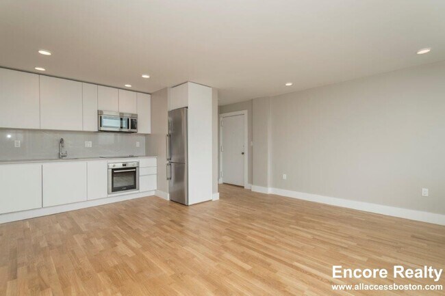 334 Harvard St unit N13, Cambridge, MA 02139 - photo 3