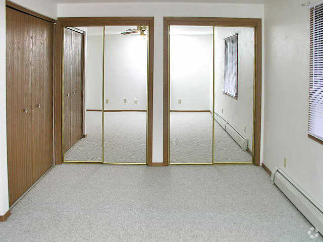 East Point Village, Green Bay, WI 54302 - photo 3