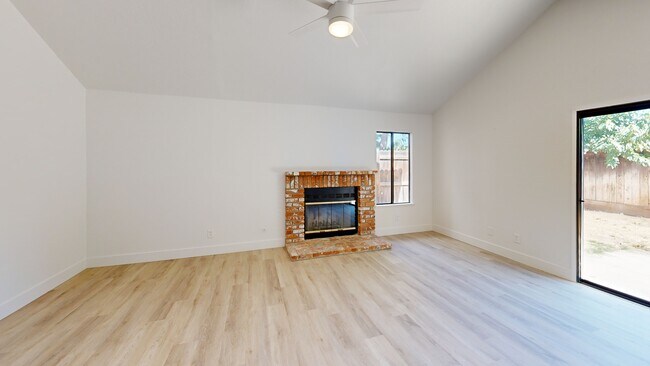 485 E Alluvial Ave unit 102, Fresno, CA 93720 - photo 2
