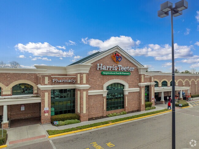 Harris Teeter is one of many options for Riverpoint residents.
