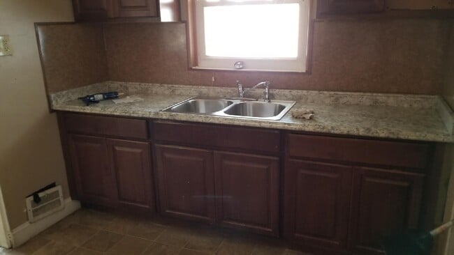 18612 Blackmoor St, Detroit, MI 48234 - photo 5