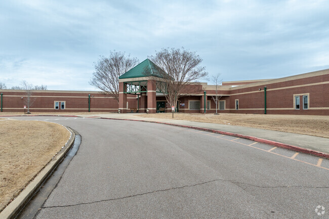 The circle drive at Tara Oaks Elementary in Collierville makes drop-off and pick-up effortless.