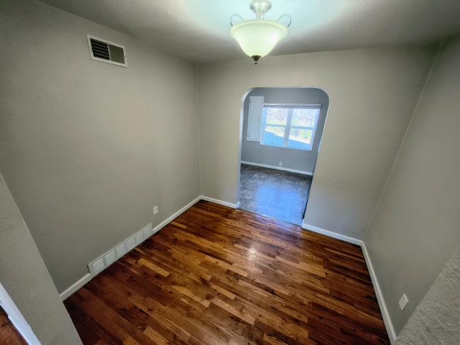 1114 Madison St unit 2, Jefferson City, MO 65101 - photo 3