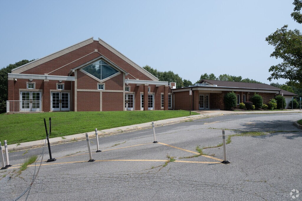 Main entrance to Victory Christian Preschool and Academy in Featherstone/Marumsco Woods, Woodbri