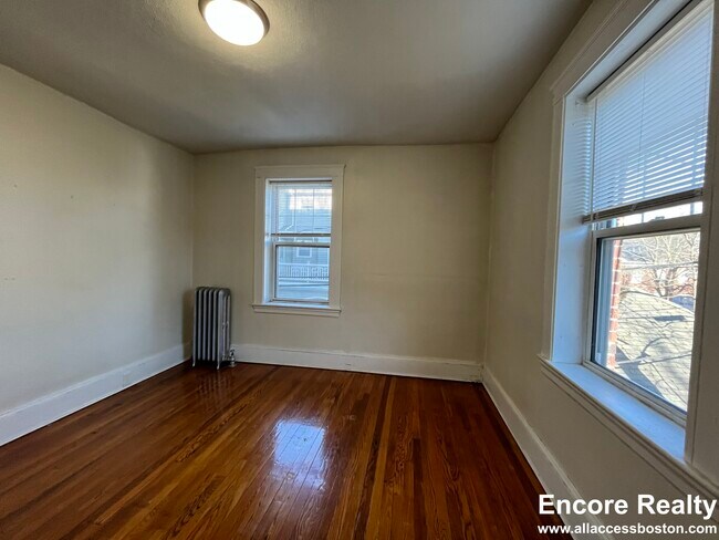 155 Summer St unit 3R, Somerville, MA 02143 - photo 4