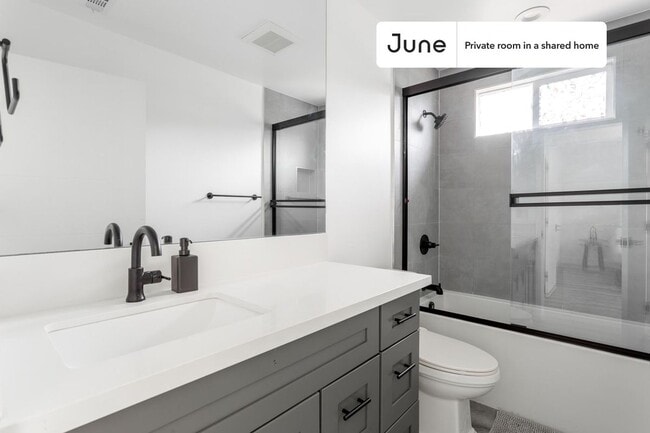 5641 Auckland Ave unit D, North Hollywood, CA 91601 - photo 7