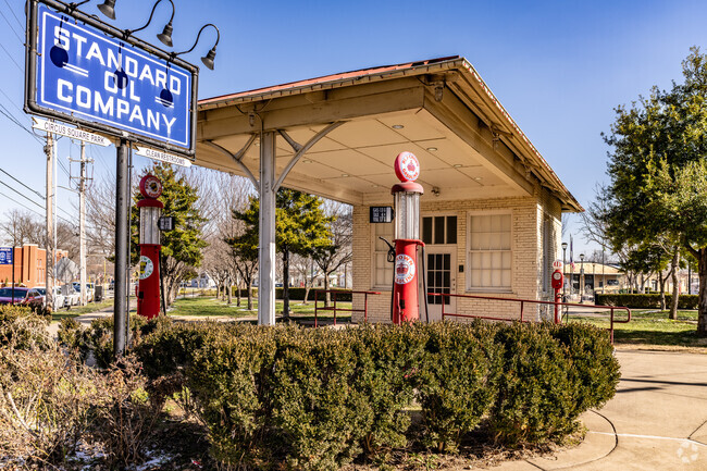 There are several historic site throughout Bowling Green.
