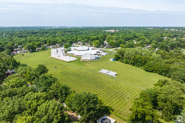 Take a look at Grandview Middle School and its surroundings.