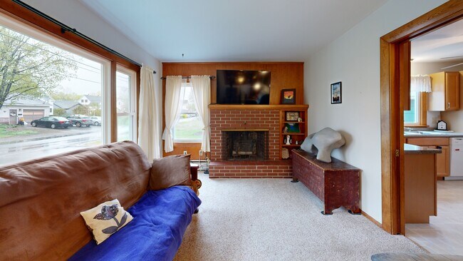 18 Grant St, Springvale, ME 04083 - photo 2