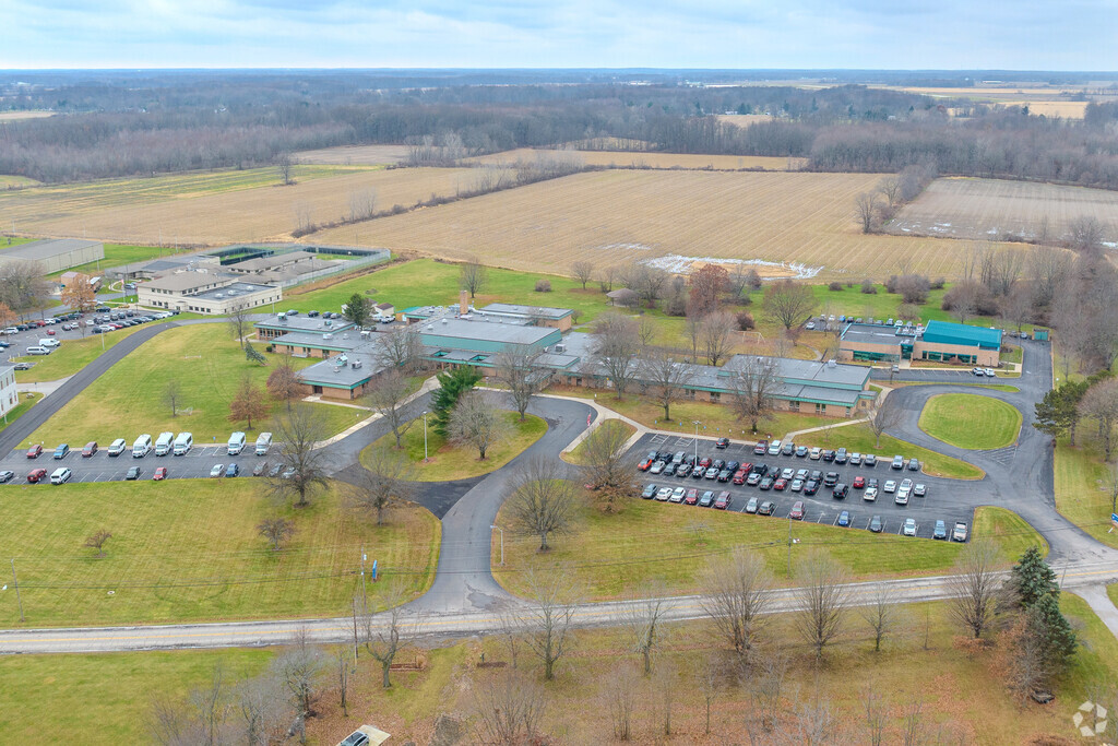 Aerial view of Murray Ridge School and surrounding farmland.