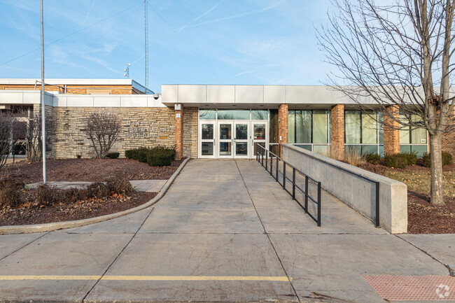 Minooka Elementary School serves 523 students in grades K- 4.