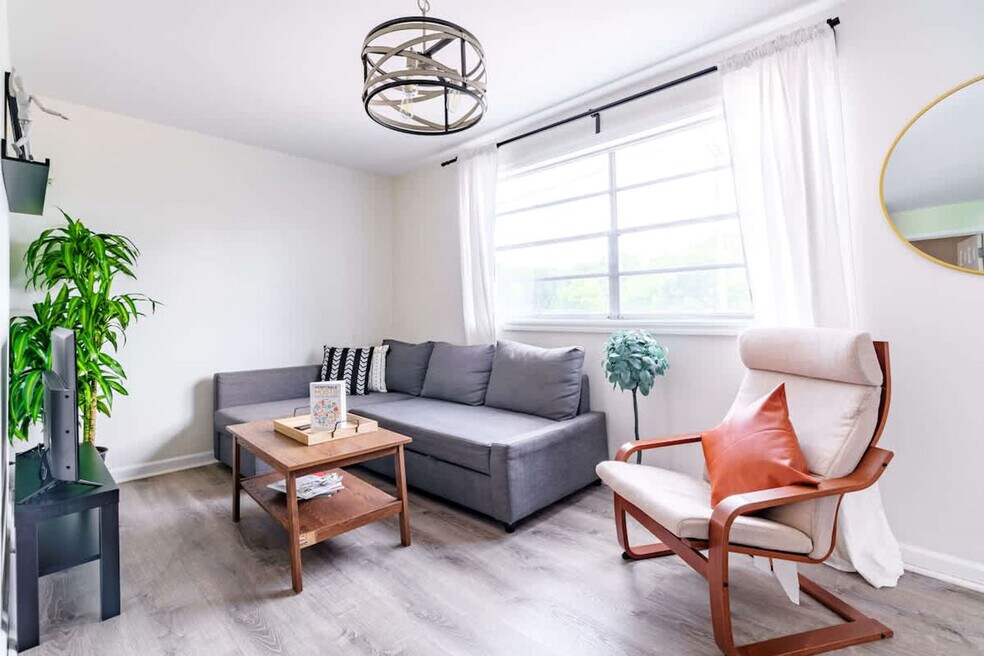 605 Dennison Ave unit ID1265611P, Columbus, OH 43215 - photo 1