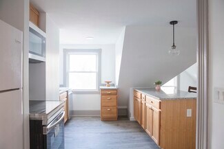 784 Chestnut St, Manchester, NH 03104