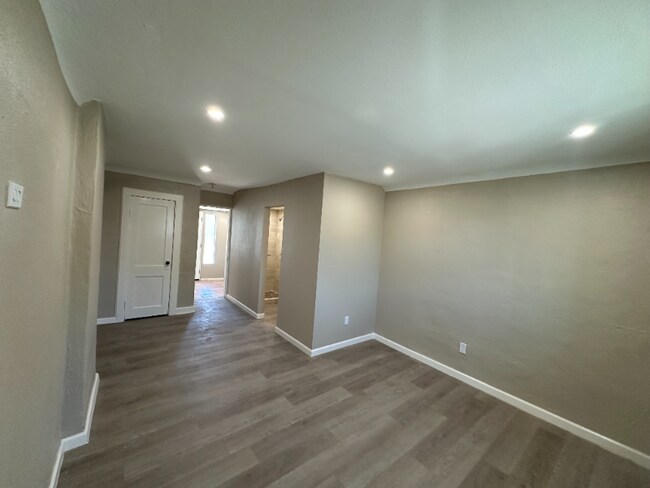 180 S Glenwood St unit D, El Paso, TX 79905 - photo 2